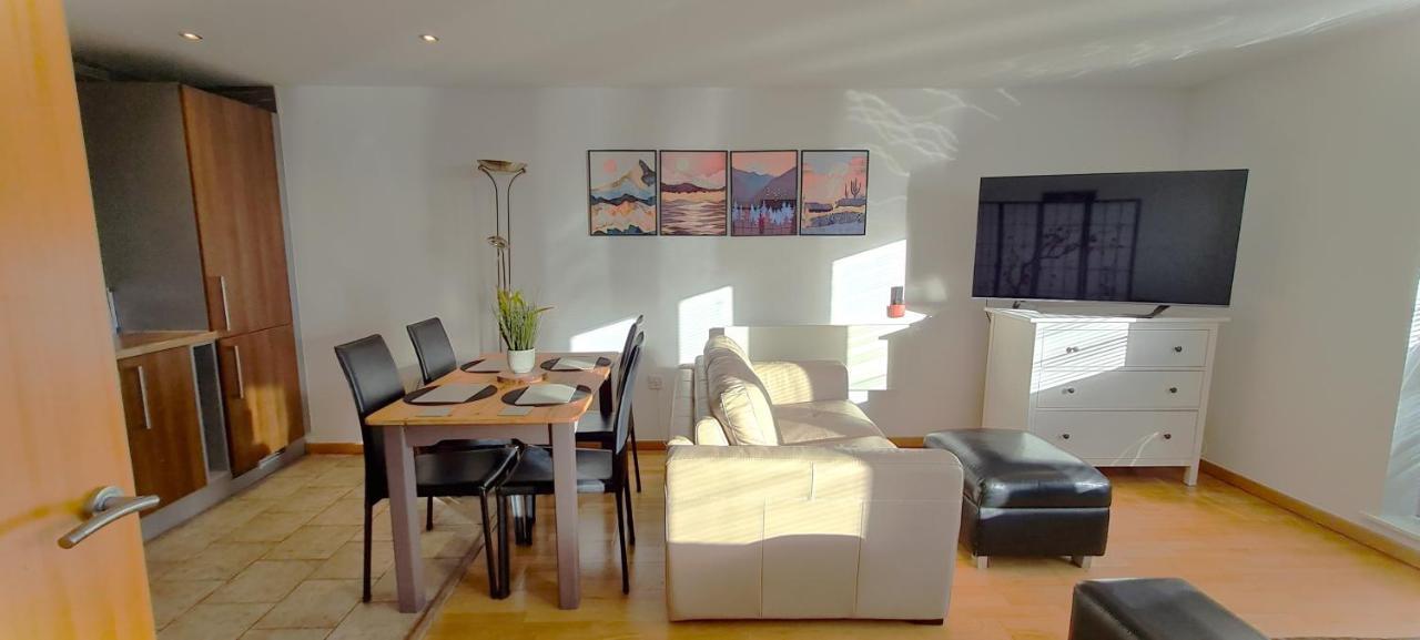 Sidemersey Livings- Convenient 1-Bedroom Flat With A View, Central Liverpool Kültér fotó